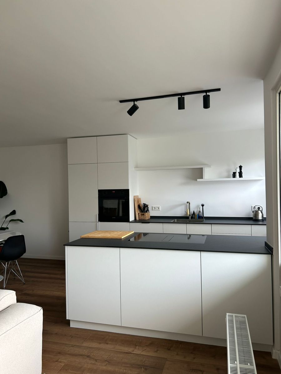 Hochblock mit vielen verstauungs Möglichkeiten.