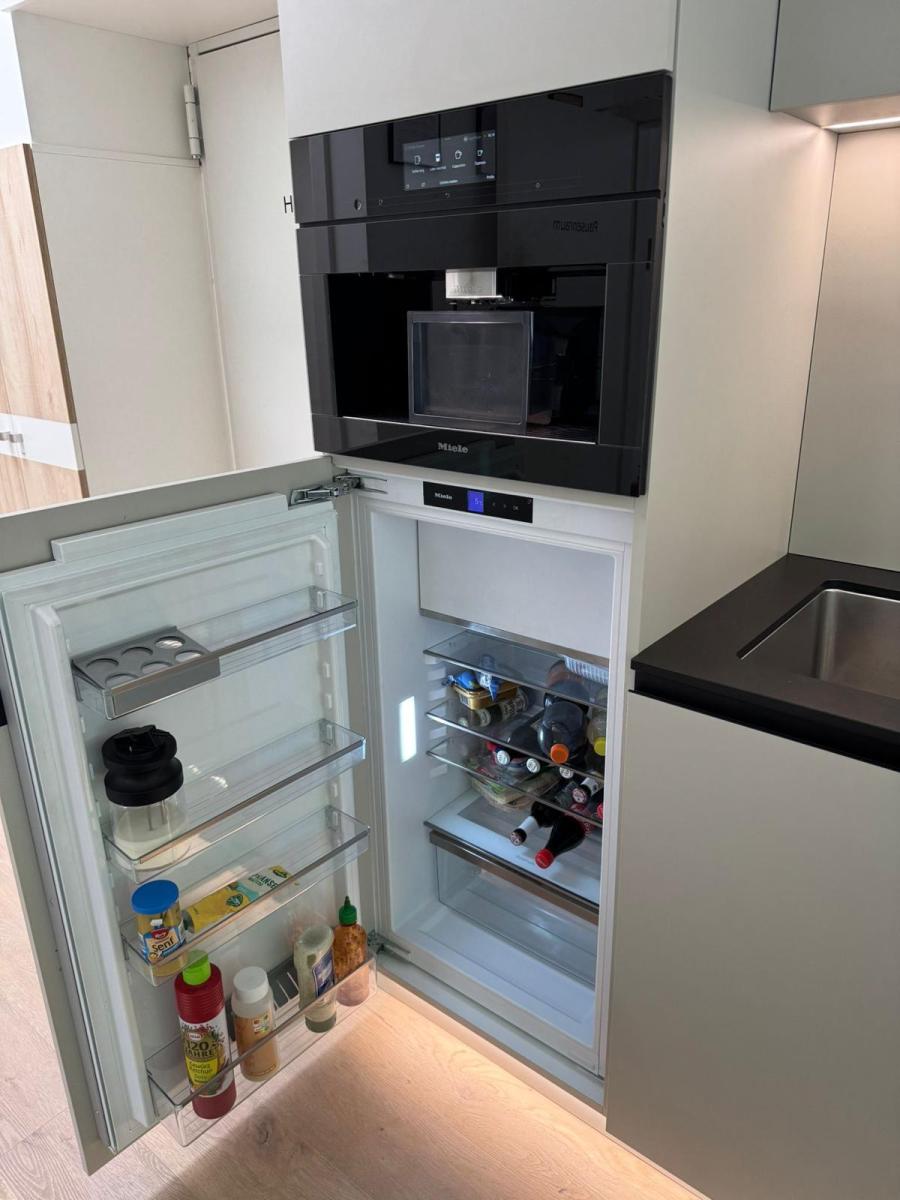 Einbau Kaffeemaschine und Kühlschrank