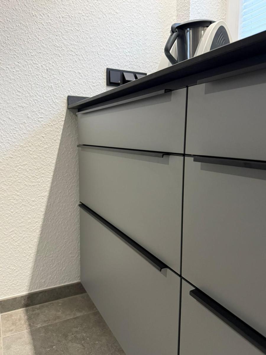 Griffe schwarz Lamezia